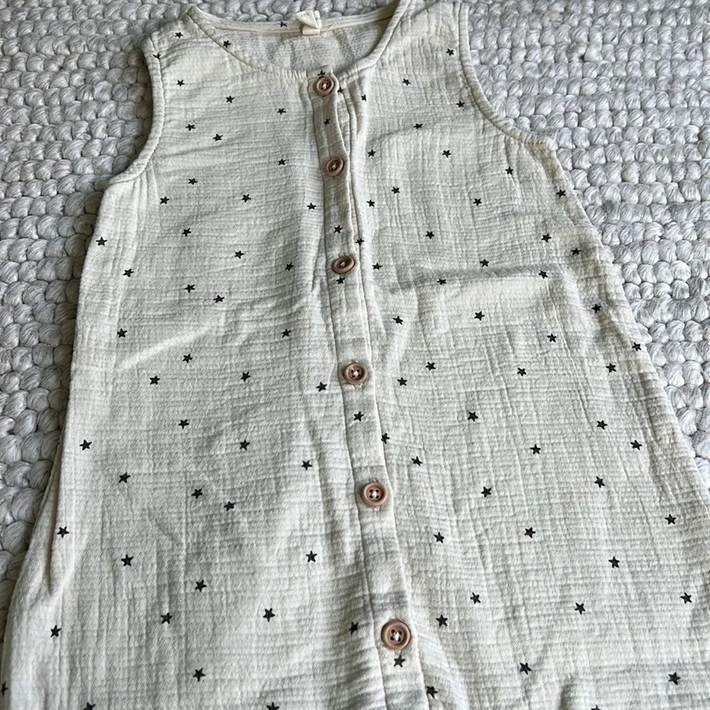 Quincy Mae Sleeveless Woven Button Jumpsuit cream with dark gray stars size 2-3y